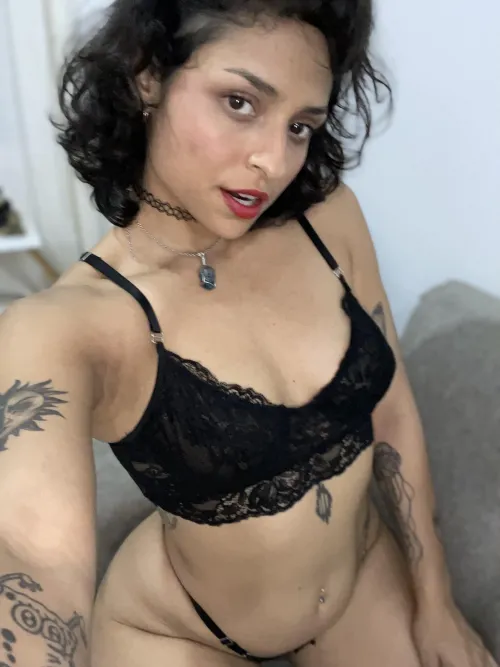 Thumbnail Exploring the Allure of a Goth Latina - Dive Into BigTiddyGothGF