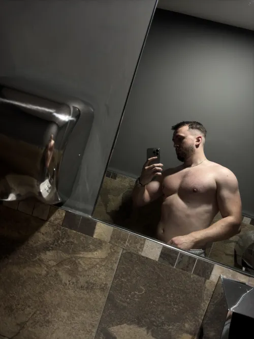 Thumbnail Join loner0803 for Another Chest Day Adventure - gaybrosgonemild