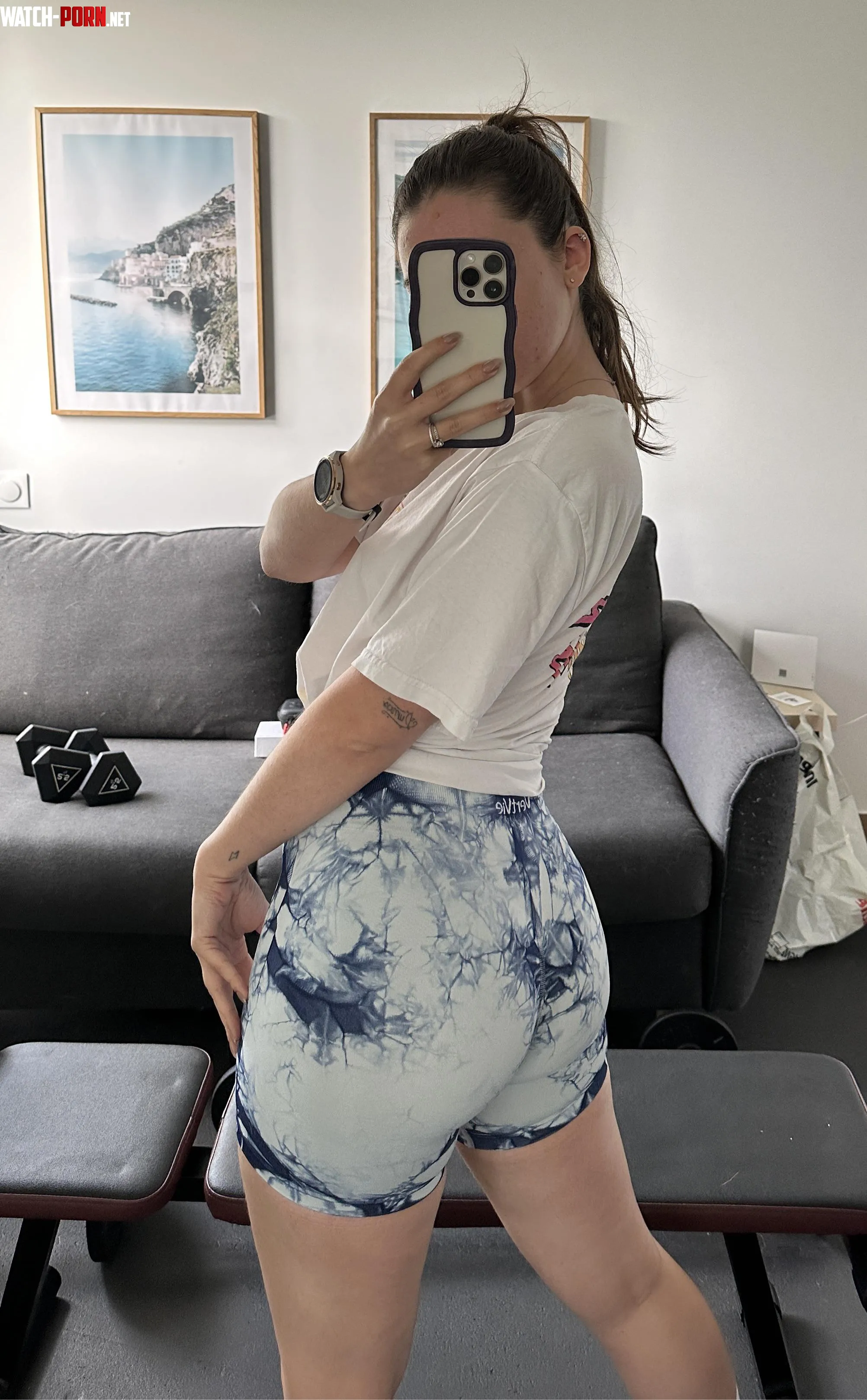 I think my ass fits perfectly my new yogapants  by Luna-sunfire