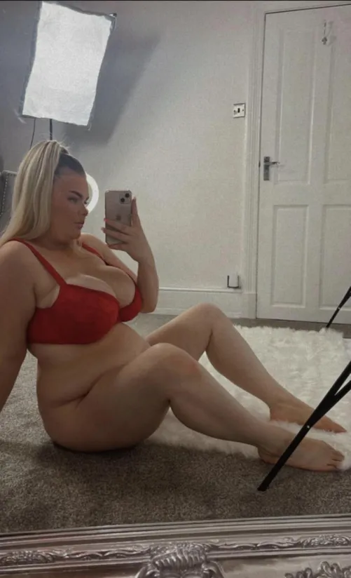 Thumbnail Debating Desires: LovelyChubbyQueen's Craving to be Stuffed