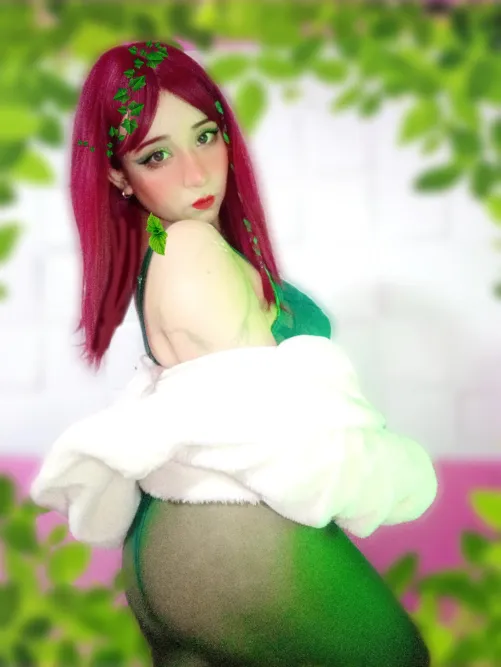 Thumbnail Poison Ivy Cosplay: Onigishi's Rendition | Onigishi666