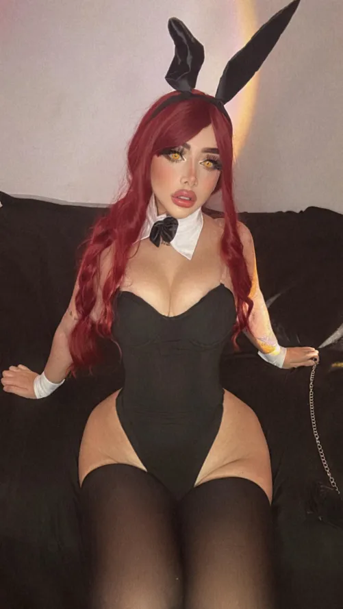 Thumbnail Makima Cosplay from Chainsaw Man by Yasmindsll