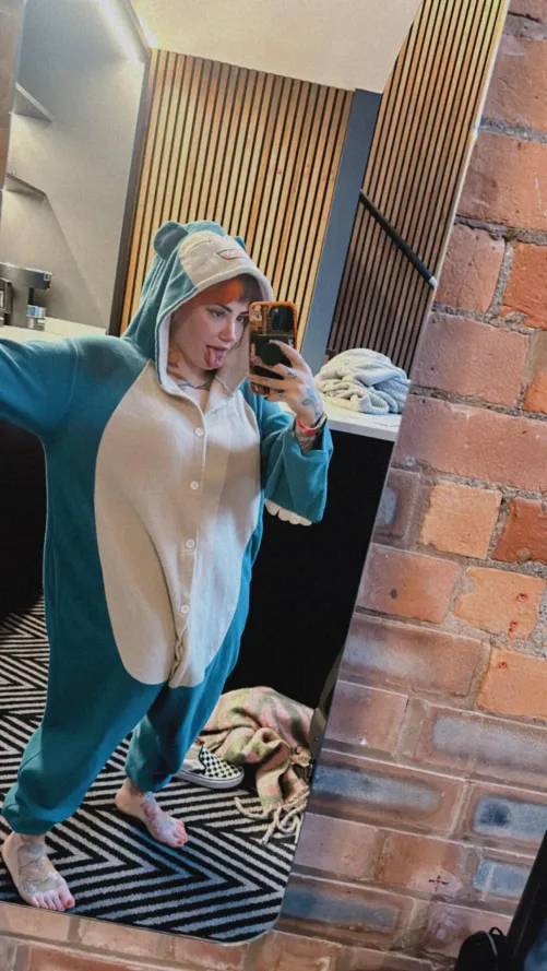 Thumbnail Snorlax Onesie Love: Power Up Your Mirror Selfies | power_midget