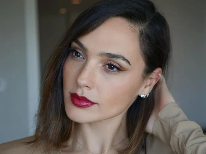 Thumbnail Gal Gadot: A Vision of Beauty | PrettyGirls