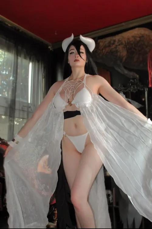 Thumbnail Immerse in Albedo's Charm: A Genshin Impact Cosplay | Cplaya_2