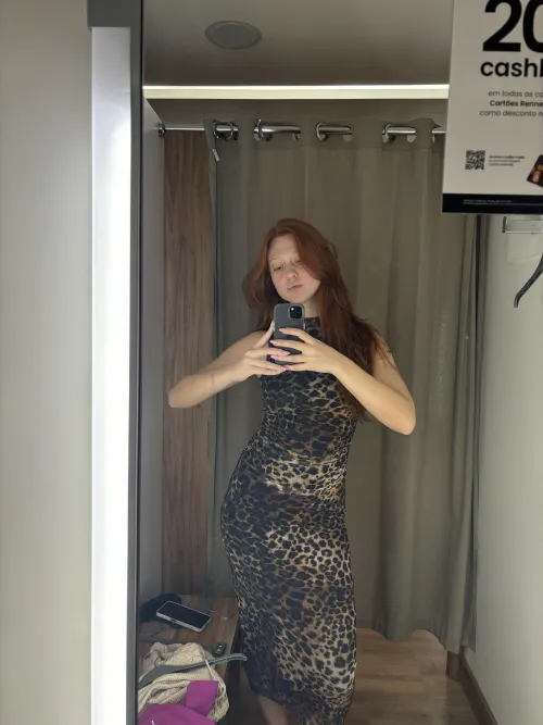 Thumbnail Leopard Print on a Redhead: Exploring the World of Tight Dresses