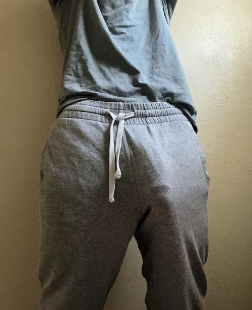 Thumbnail Jakzum Explores Gray Sweatpants Season: Insightful Analysis | Bulges