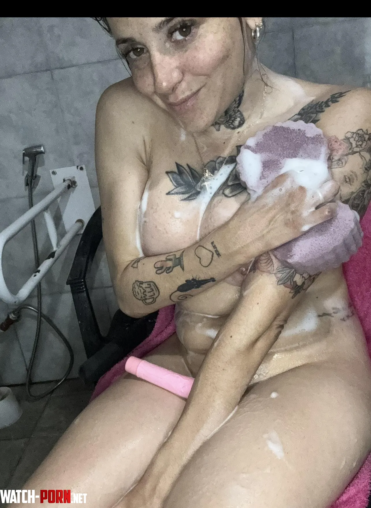 Ready to live the experience of watching a girl in a wheelchair shower and play with her toy and pussy  by Lapeco24