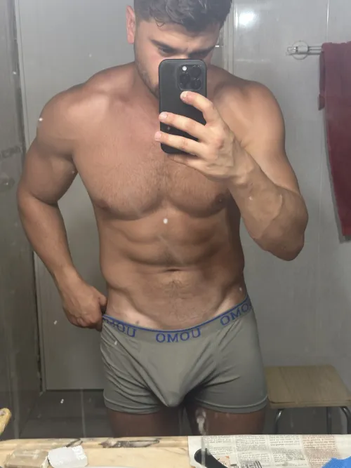 Thumbnail realisiwak: Gym Bro Selfie Anticipation in GaybrosGoneWild