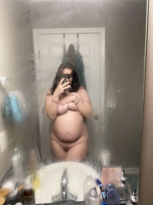 Thumbnail bratt_666 Celebrates: Pregnant Curves on Display