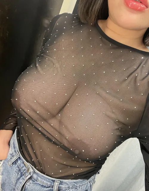 Thumbnail Hornymilfphuphu's Favorite Top Reveal | curvy