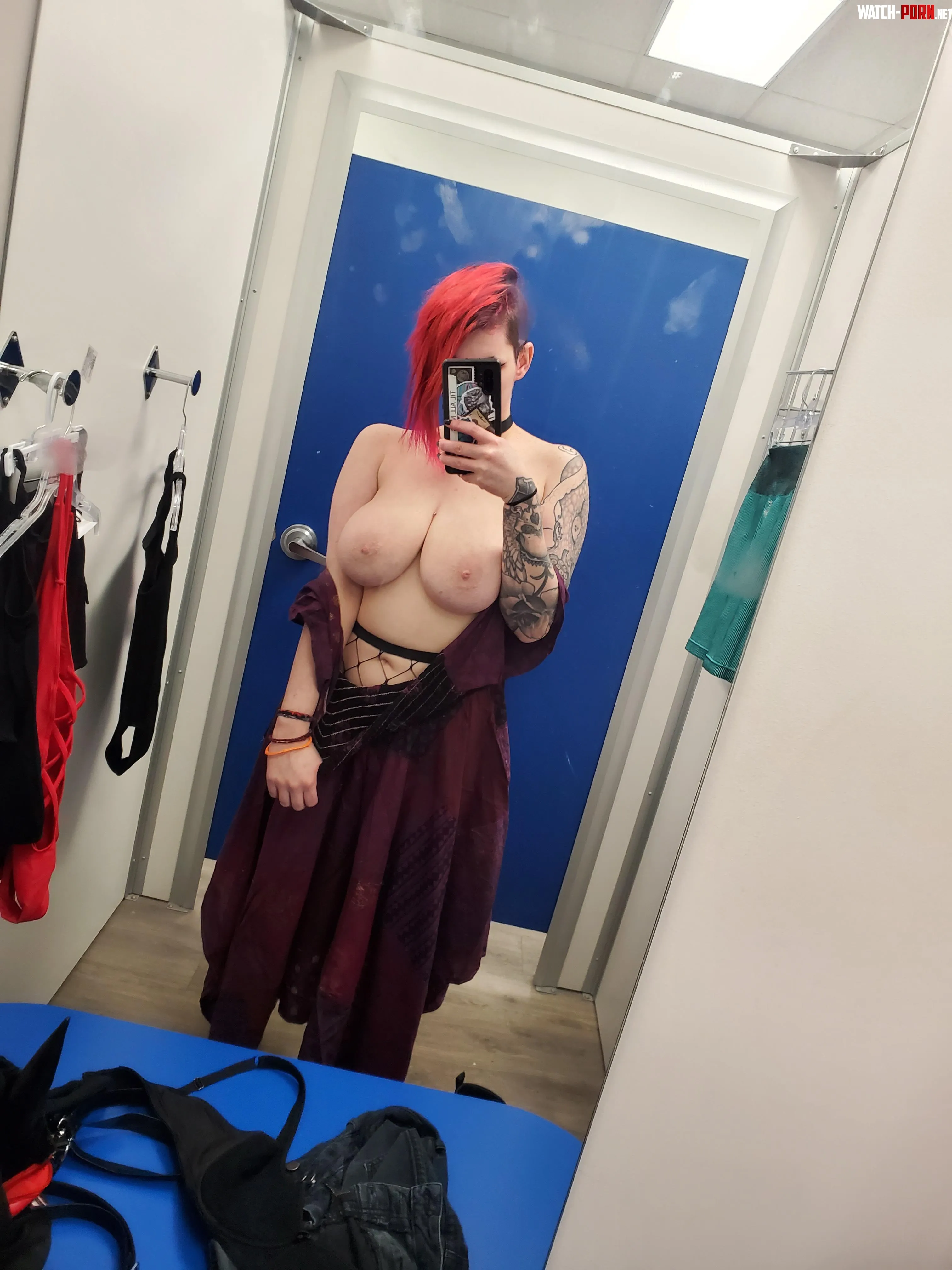 Would you fuck me in the changing room by AliceSnowxo