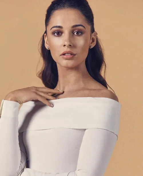 Thumbnail LuckyLaceyKS Showcases Naomi Scott's Grace on GentlemanBoners