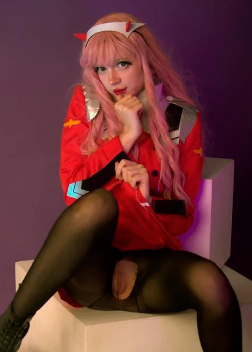 Thumbnail Ave Ria's Sensual Portrayal: Zero Two from Darling in the Franxx