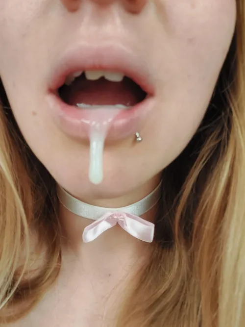 Thumbnail Flirty-Blonde-Babe - Love a Mouthful Journey in cumsluts