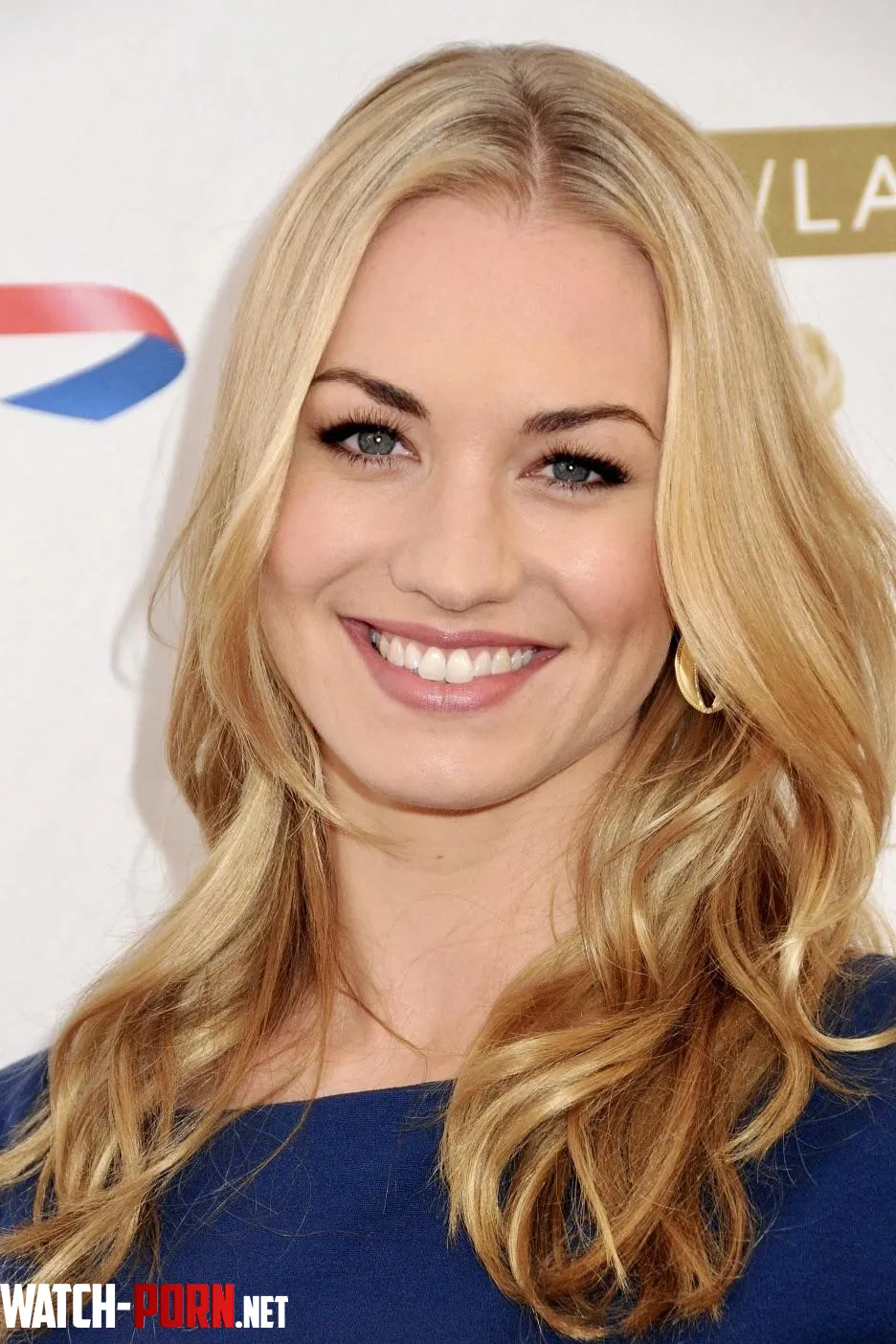 Yvonne Strahovski  by cashmere1977_v3