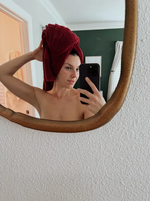 Thumbnail Feel Cute and Sexy: Cool_pineapplet's MirrorSelfie Moment