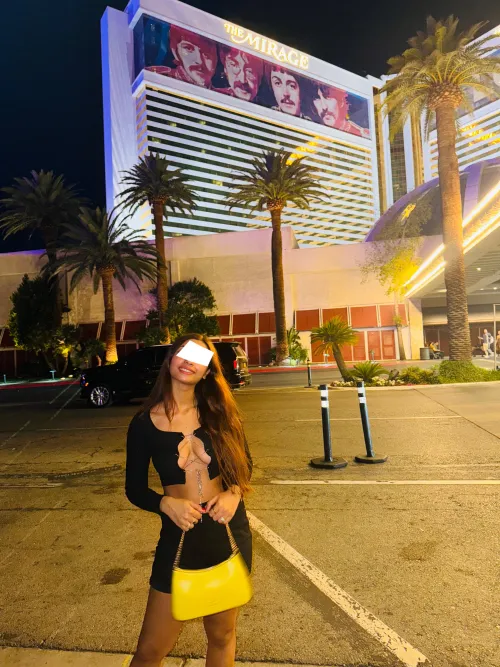 Thumbnail Special-Flamingo-985's Vegas Streets Brown Girl | IndiansGoneWild