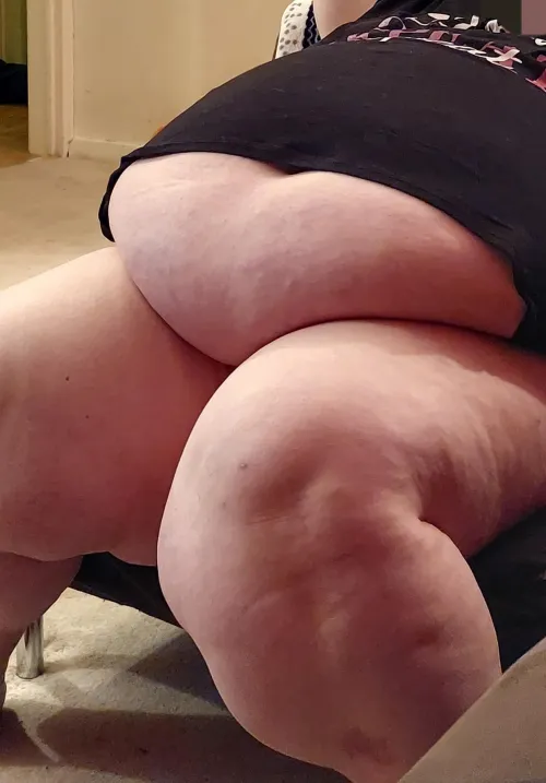 Thumbnail brandibellissbbw Commands Attention: Large and in Charge as an ssbbw