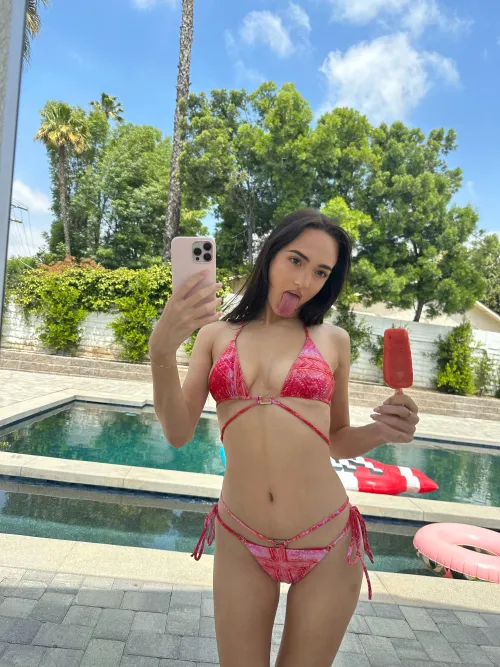 Thumbnail Maddiexjoy's Bikini Delight: Ice Cream & Heat | BikiniBodies