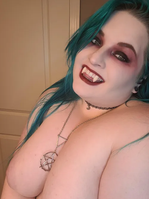 Thumbnail Bow Down to the Queen: shyysuccubus's Enchantment in BBW