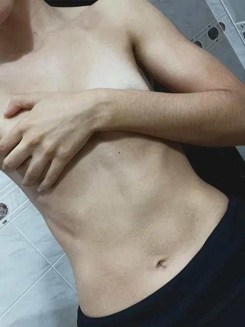 Thumbnail Breaking Out of Shyness: MyFitStar's Debut Handbra - handbra focus