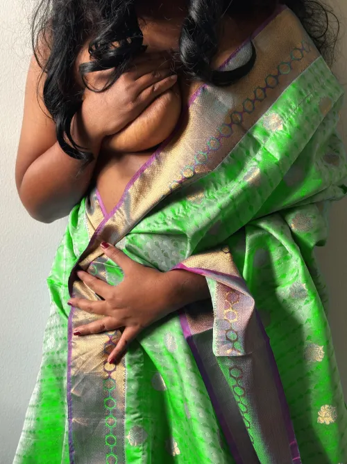 Thumbnail curvytemptress9 Explores Saree Devotion as an Act of Submission