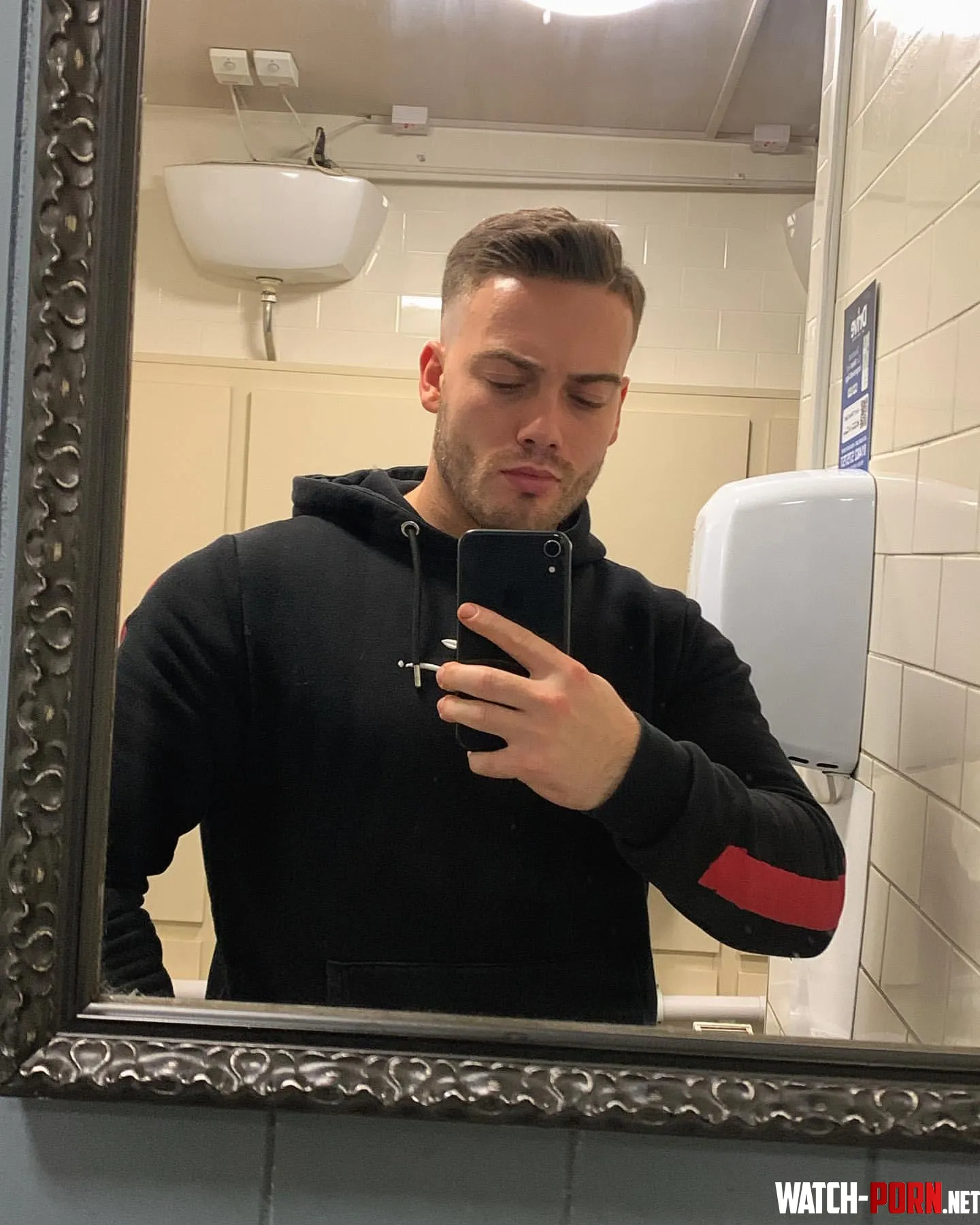 24 uk Bi Open minded Looking for good looking guys Send asl and selfie when adding Sammual9821  by Fluffy-Percentage530