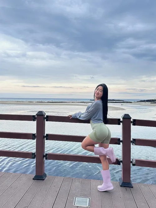 Thumbnail Thick Korean Girl: Dive into RealAsians World