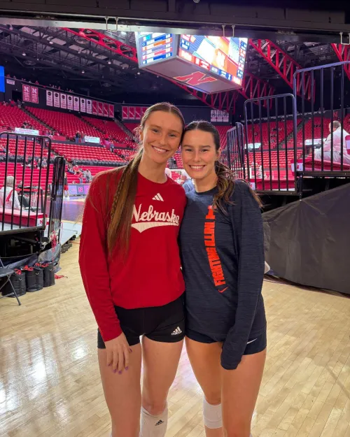 Thumbnail Bergen & Raegan Reilly: VolleyballGirls Making Waves