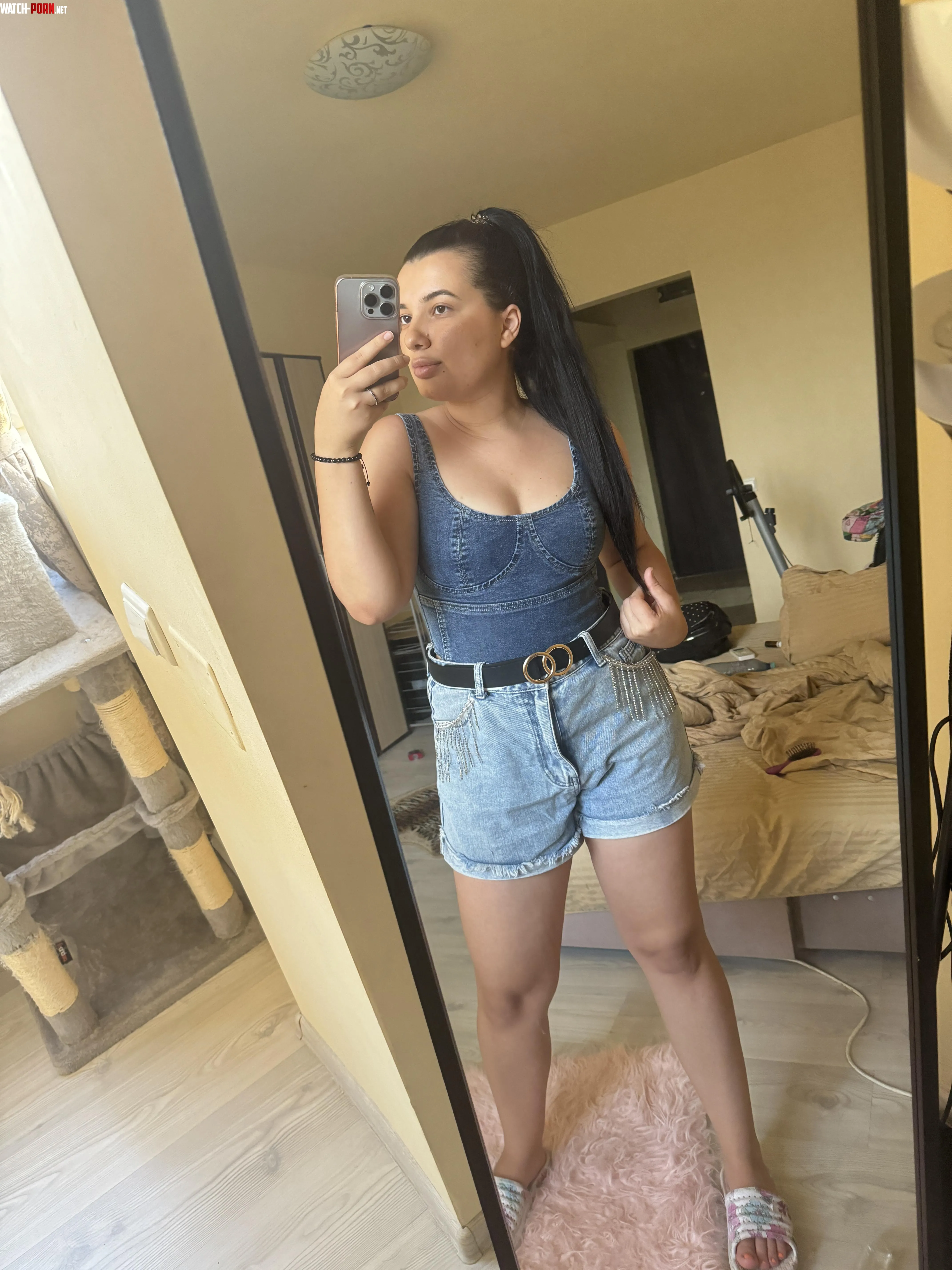 Croptop made me feel sexy by Sillygirl_goodzz