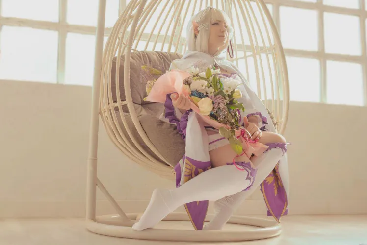 Thumbnail Emilia Cosplay Kuroitsune: Bringing Fantasy to Life | Kuroxkitsune