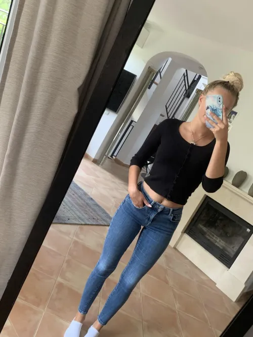 Thumbnail Sexy Slim Selfies: urfavvsophie's MirrorSelfie Collection