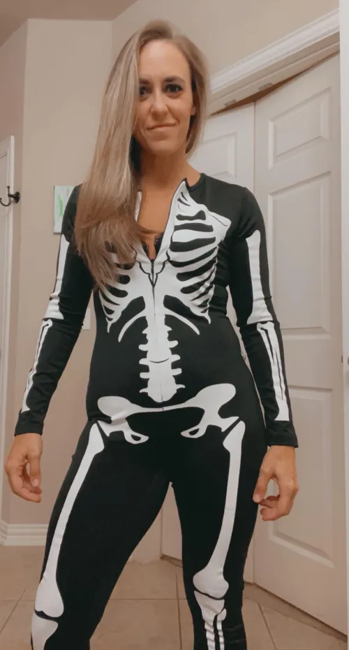 Thumbnail Trick or Treat: BikiniSquats' Mature Milf Delight | maturemilf Treats