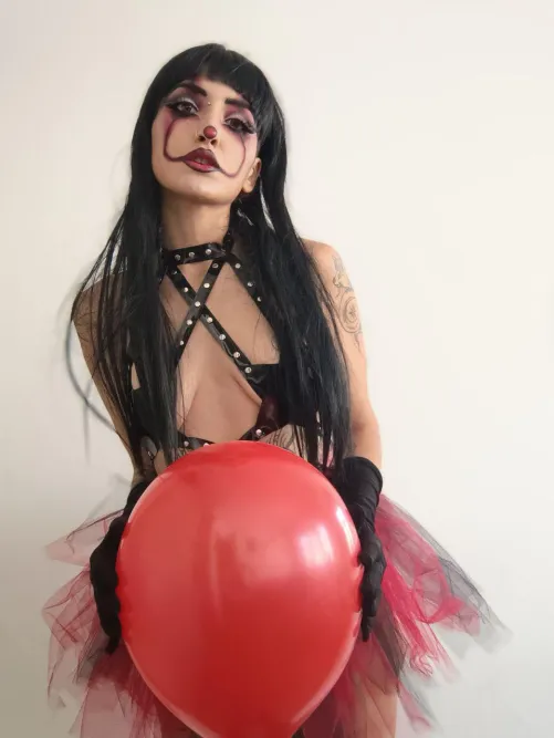 Thumbnail Spooky Clown Transformation: Discover Esme420kinky in NSFWCostumes