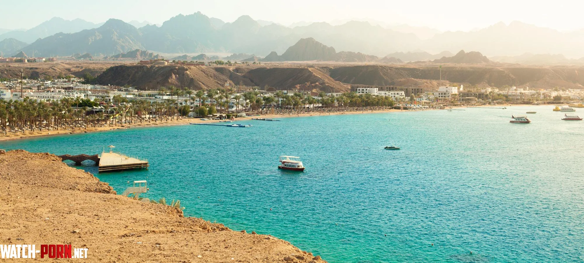 Wonderful sandy beach and mountains by Dynamo930