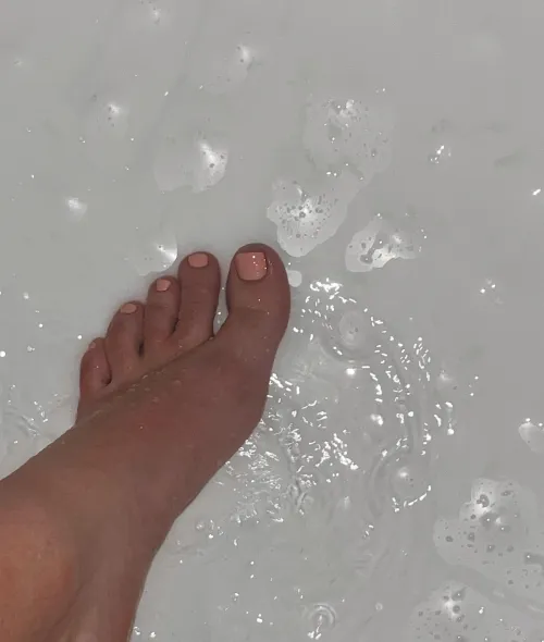 Thumbnail Love Washing My Feet by Reya_sunshine_ | Girls Showering