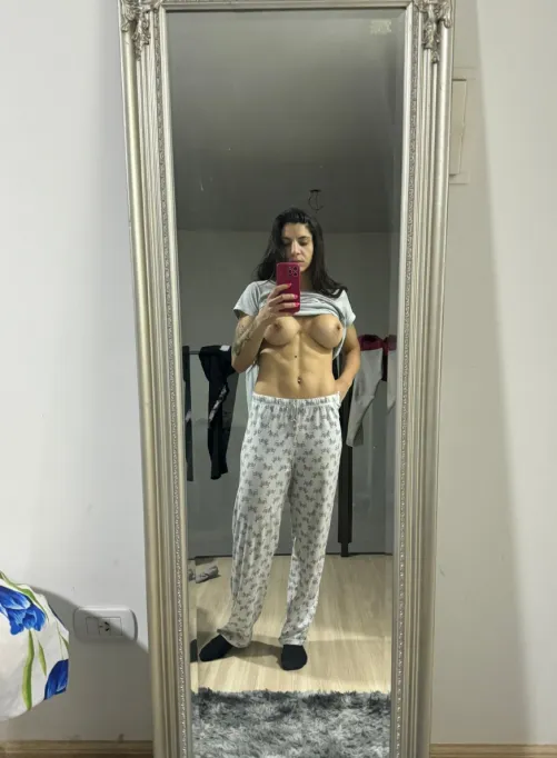 Thumbnail MissLaurensxox Tempts with Abs Waiting to Be Explored - A Feast Awaits