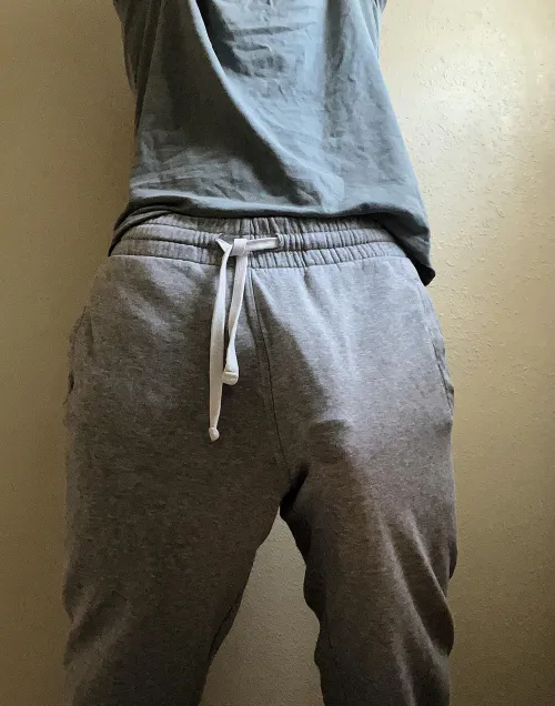 Thumbnail Gym Sights: Sweatpants Display - Bulges