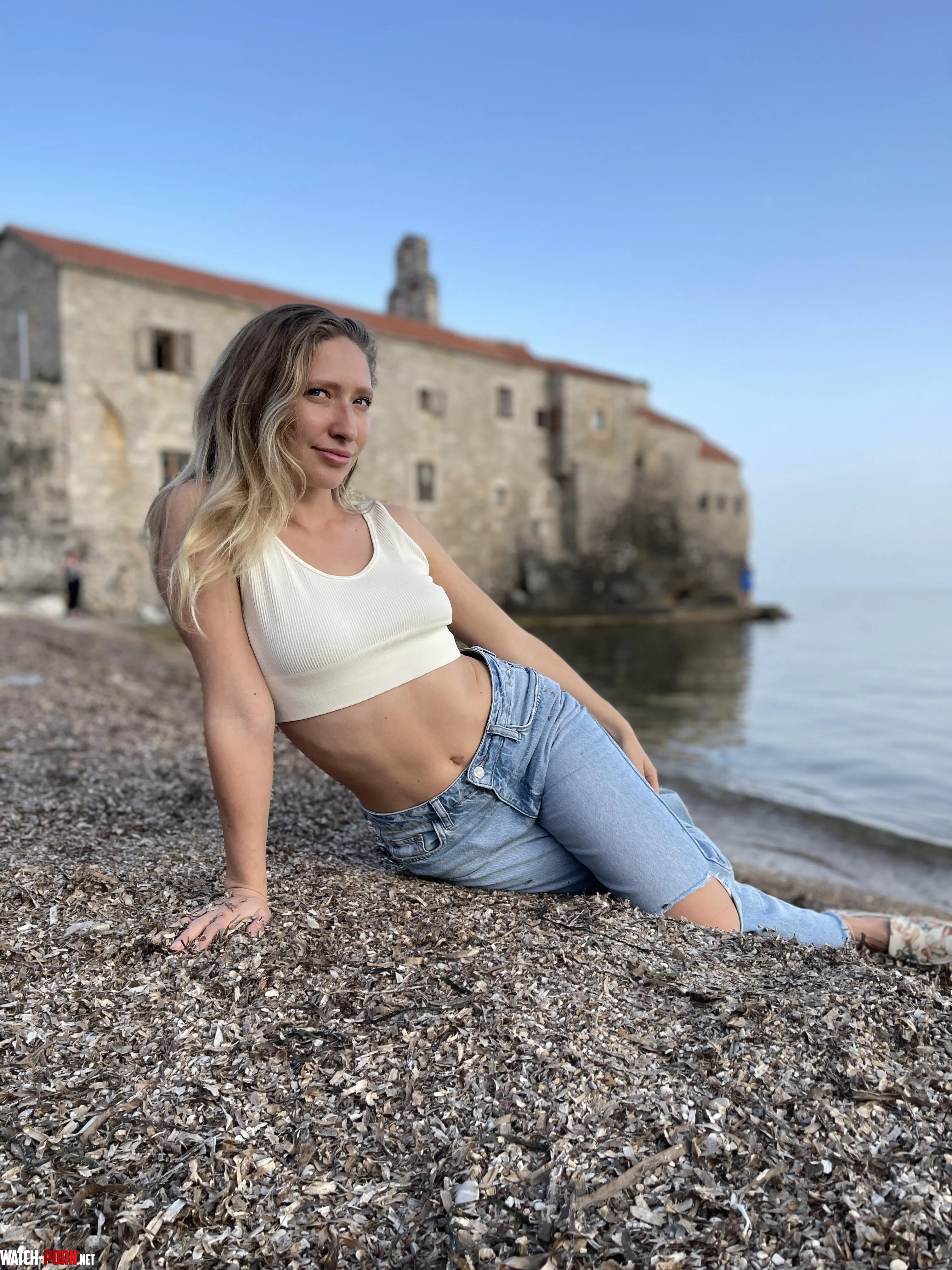 Wearing my crop top on the beach by Kkeysi