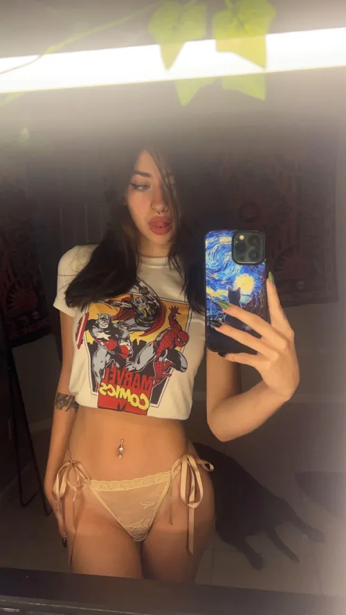 Thumbnail Marvel Fan in a Crop Top: Dessert_Vicky Explores Fashion