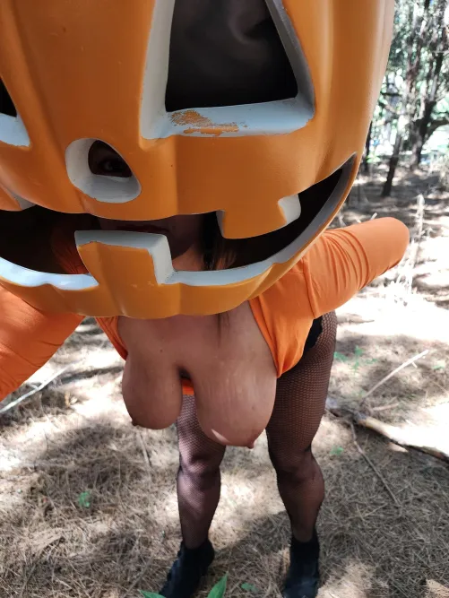 Thumbnail Exploring 'Pumpkin Head' by Bailey_Rayne2 in Saggy