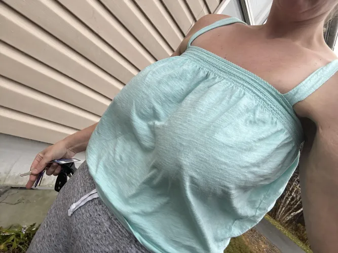 Thumbnail Car Adventure: _blondebabe420 Goes Braless in this Story