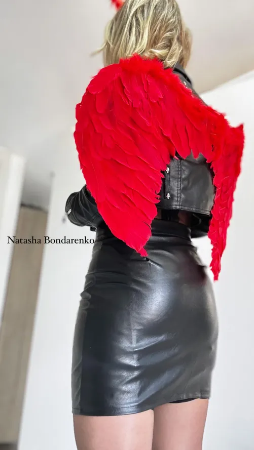 Thumbnail NatyBond_OF Unveils 'Your naughty angel in tight and leather' for pencilskirts enthusiasts