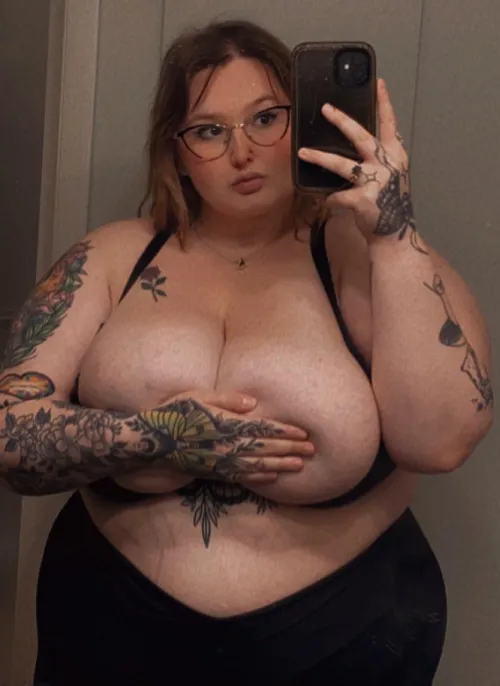 Thumbnail UwUwhoreforyouUwU: Made You Look Article | BBW_Chubby