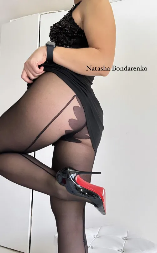 Thumbnail NatyBond_OF's Underdress Revelation: Pantyhose Seduction