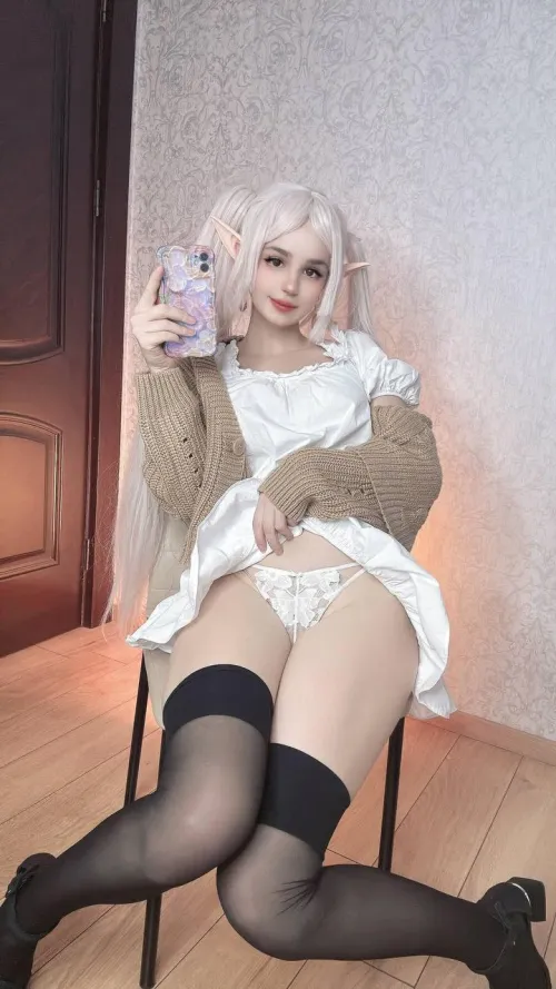 Thumbnail Seductive Frieren Cosplay: MonsterGirl Thrills by Kanra_Cosplay