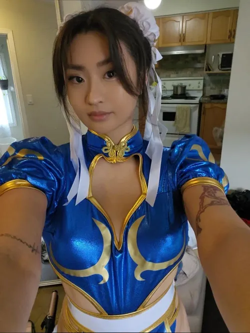 Thumbnail slushyalice Cosplays Chun Li: Dive into the Vibrant Transformation