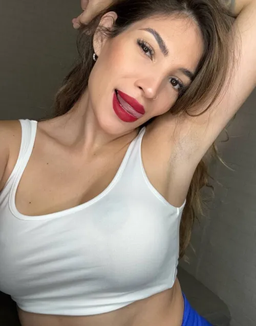 Thumbnail Sweet Armpit Temptations: A Licking Invitation | LouiseRamos