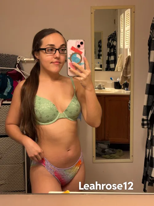 Thumbnail Petite Smash or Pass: Leahrose_12's Provocative Question in barelylegalteens